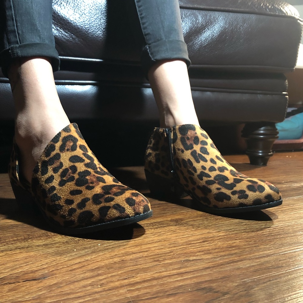 New leopard side cutout booties - Picture 7 of 8